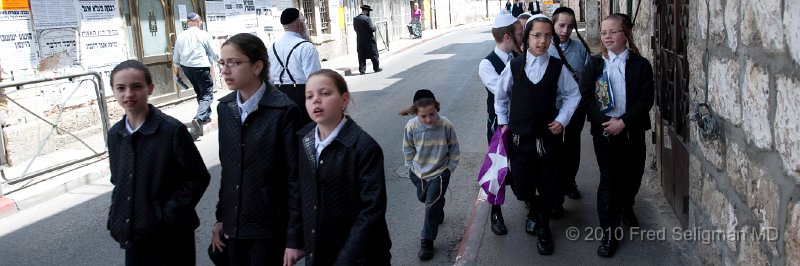 20100409_122447 D3.jpg - Youngsters, Mea Shearim